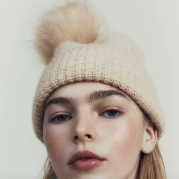 NWT ZARA KNIT POMPOM BEANIE SAND